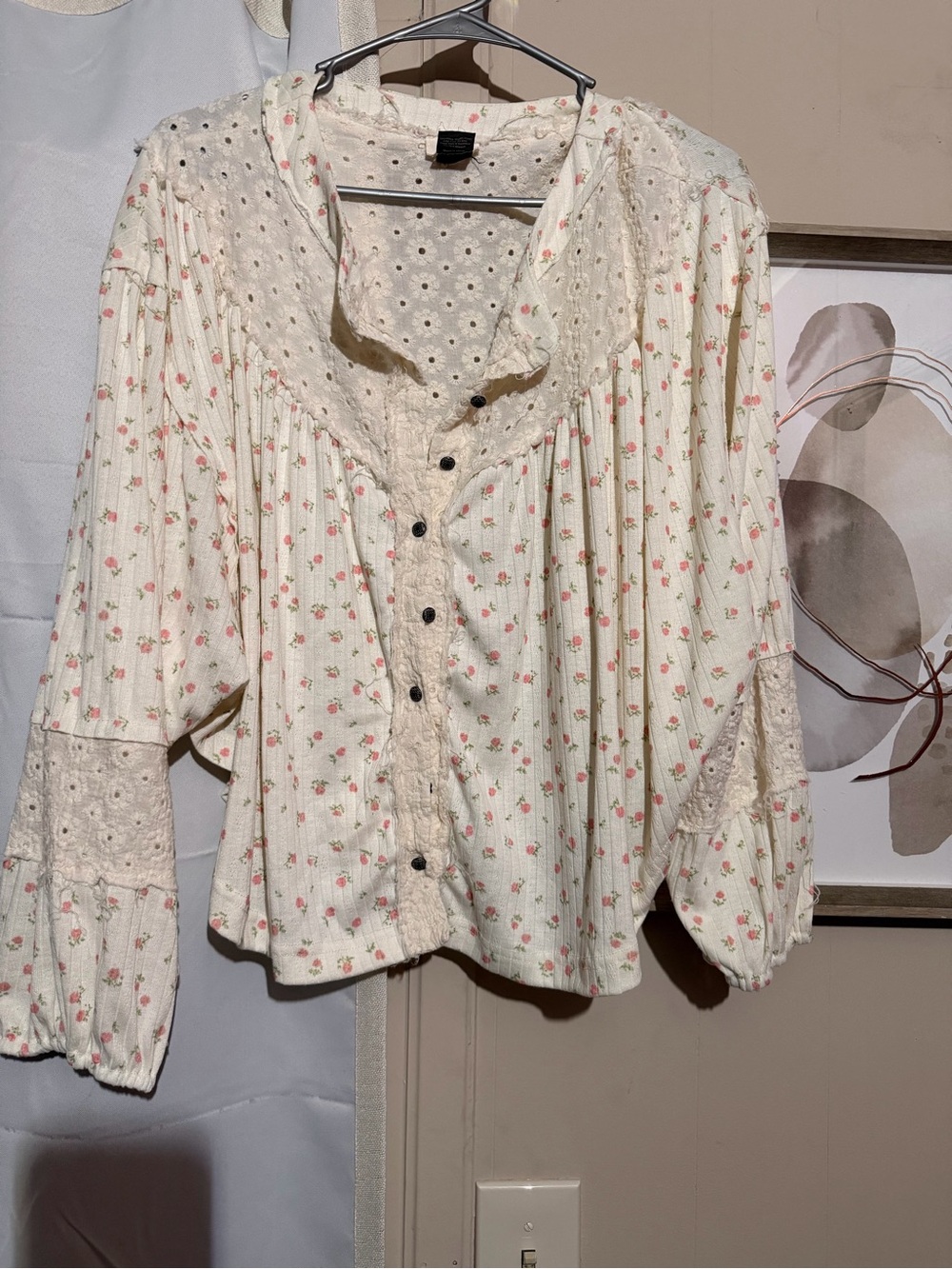 POL Cream Floral Button-Front Blouse with Lace Yoke